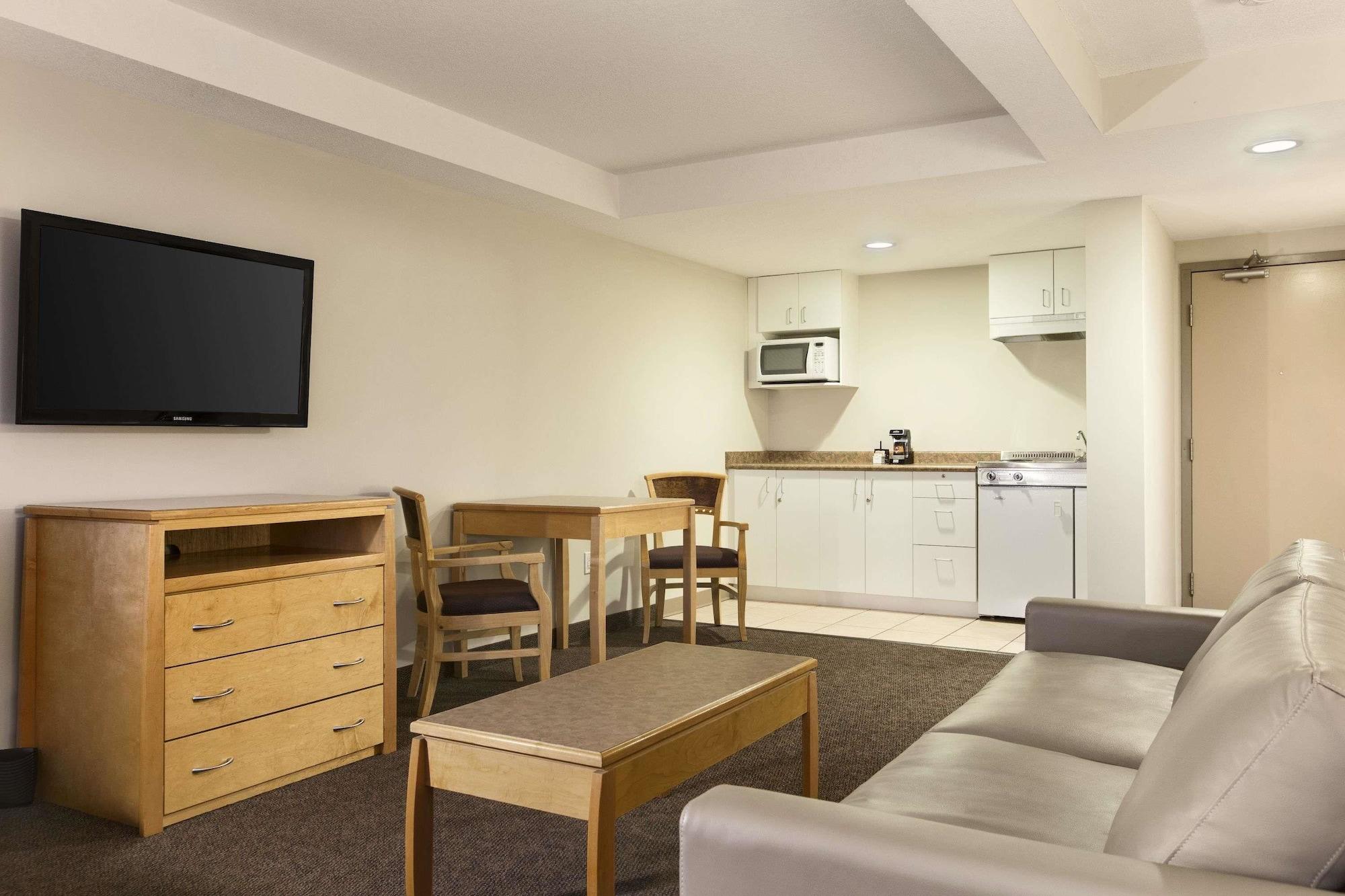 Days Inn By Wyndham Victoria Airport Sidney Exterior foto