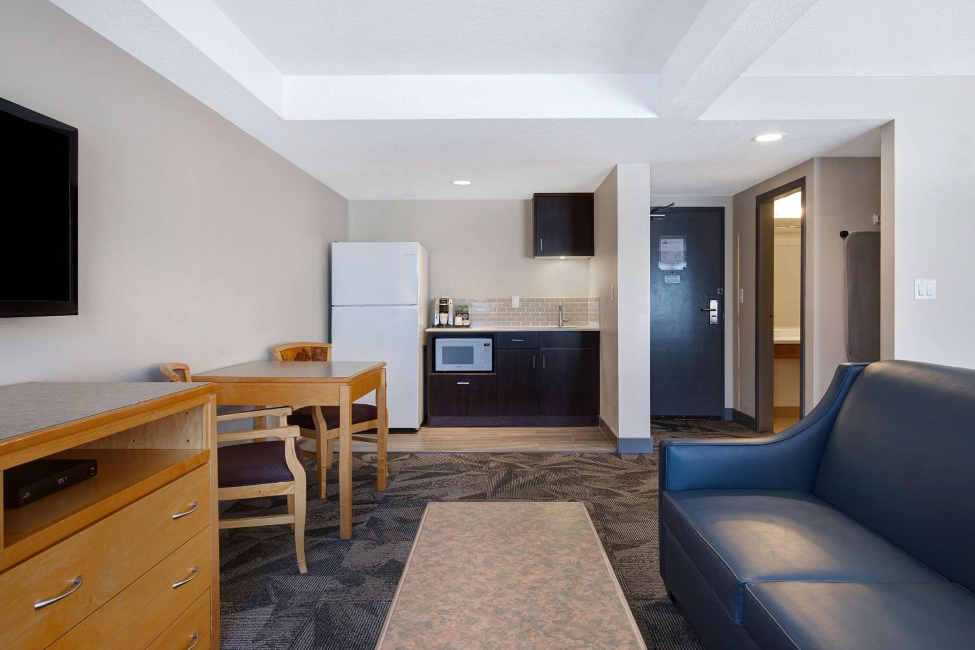 Days Inn By Wyndham Victoria Airport Sidney Exterior foto