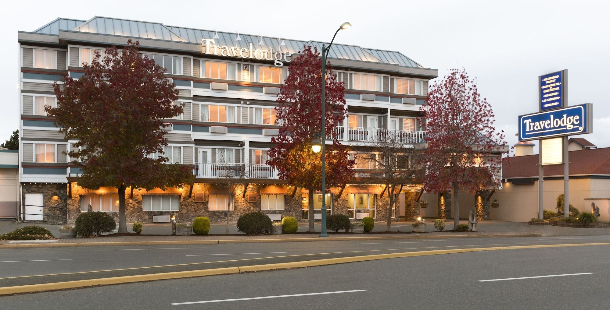 Days Inn By Wyndham Victoria Airport Sidney Exterior foto