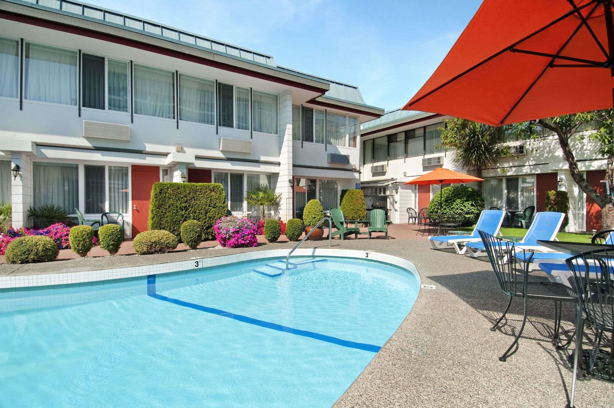 Days Inn By Wyndham Victoria Airport Sidney Exterior foto